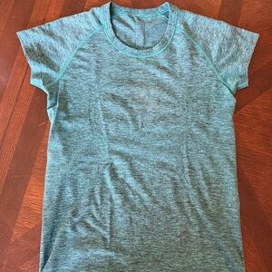Lululemon Women’s TShirt